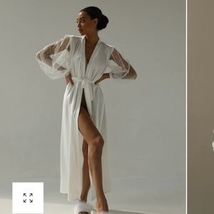 Therobeua, white, size small